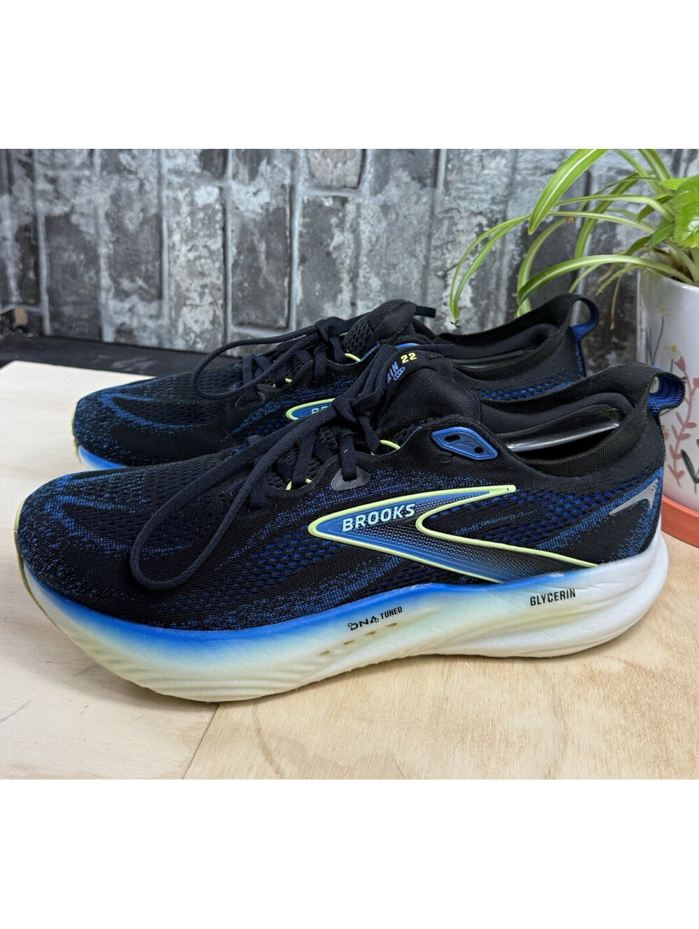 Brooks Glycerin 22 Men's Black/Cobalt/Neo Yellow Low Top Lace-Up Sneaker 11